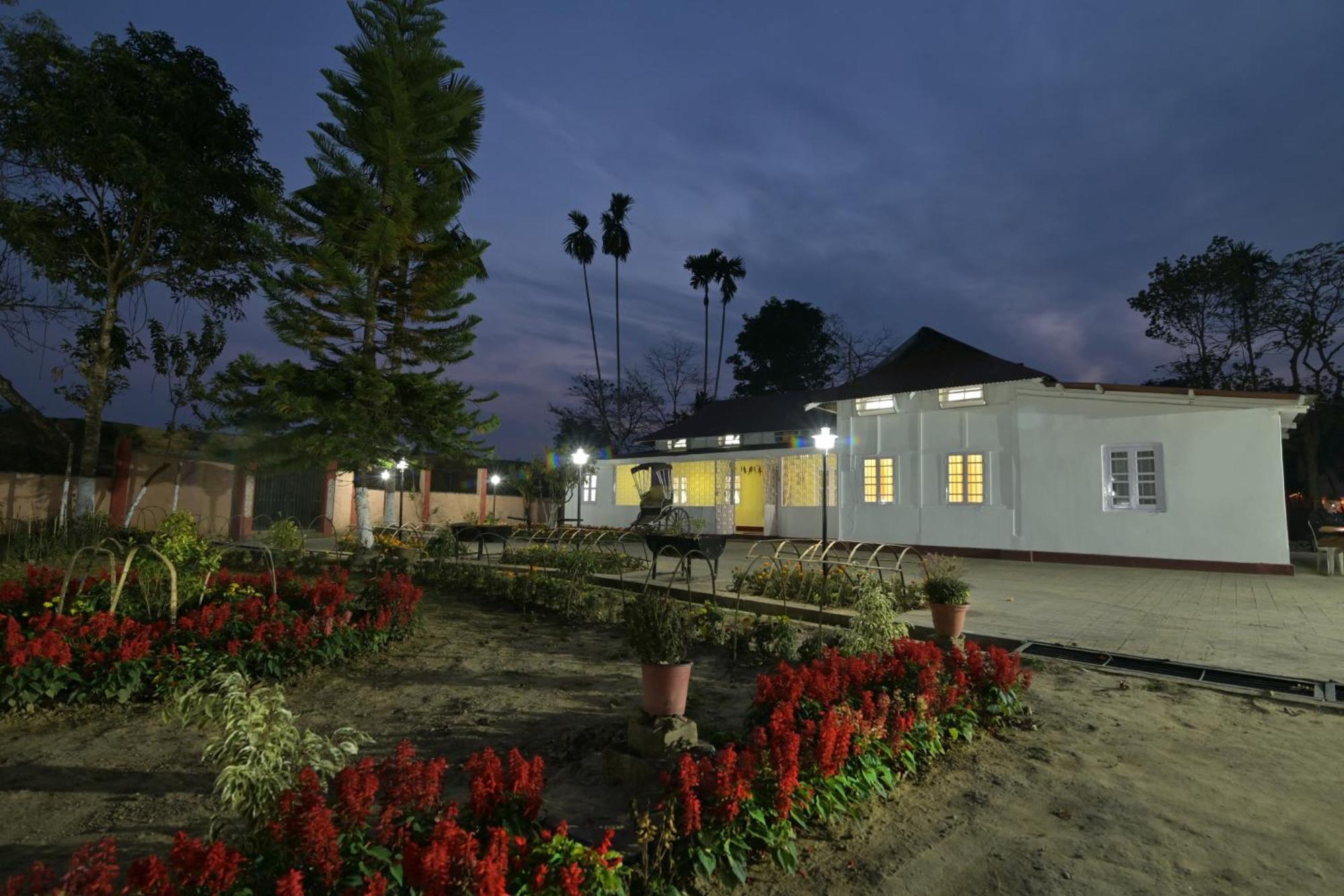 The Sumola House Hotel Jorhāt Exterior foto